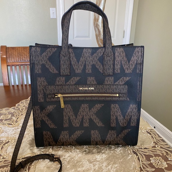 Michael Kors Handbags - Michael Kors LG tote